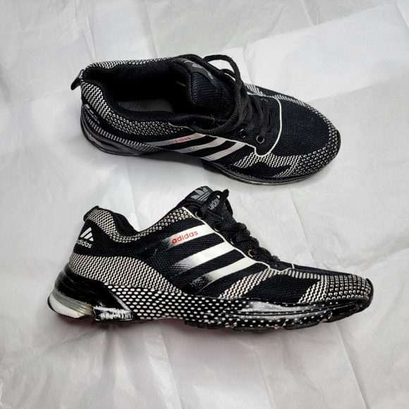 Adidas Snickers - Picture 2 of 3